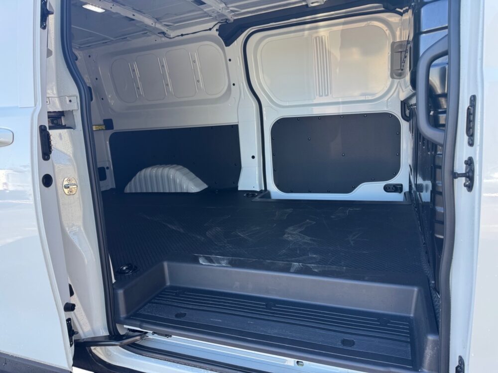 auto-Maxus-Deliver-7-MRJ266-202603241144-13 auto-Maxus-Deliver-7-MRJ266-202603241144-13