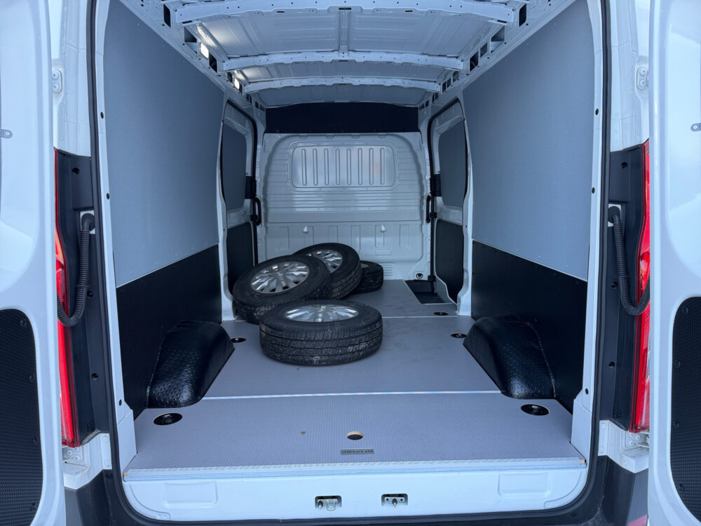 auto-Maxus-e-Deliver-9-KVC215-202604021141-13 auto-Maxus-e-Deliver-9-KVC215-202604021141-13