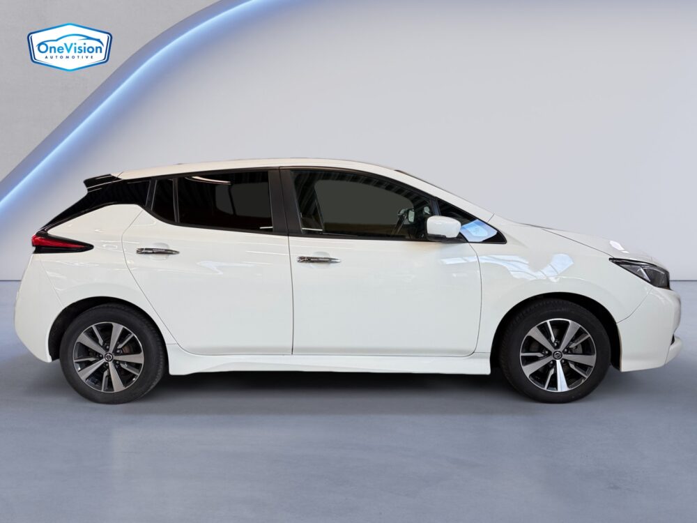 auto-Nissan-Leaf-IRZ723-202604301422-5 auto-Nissan-Leaf-IRZ723-202604301422-5