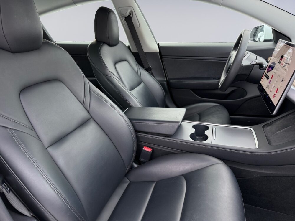 auto-Tesla-Model-3-CPP872-202604021140-13 auto-Tesla-Model-3-CPP872-202604021140-13