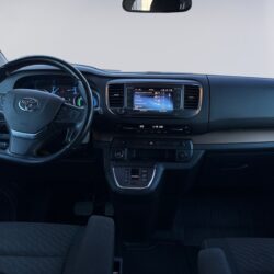 auto-Toyota-Proace-Verso-EV-YLV782-202604081735-11