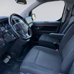 auto-Toyota-Proace-Verso-EV-YLV782-202604081735-8