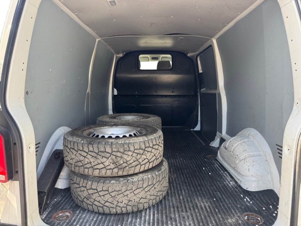 auto-Volkswagen-Transporter-FRE325-202604231336-12 auto-Volkswagen-Transporter-FRE325-202604231336-12