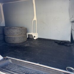 auto-Volkswagen-Transporter-FRE325-202604231336-13
