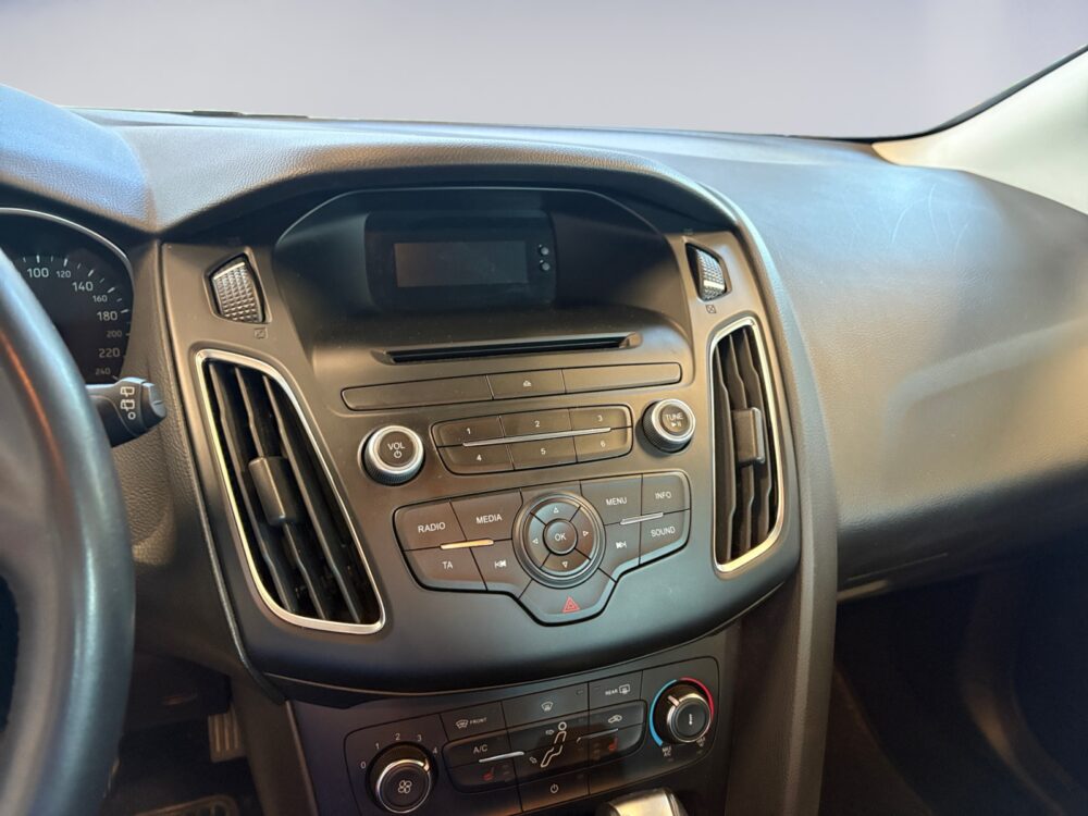 auto-Ford-Focus-IMN812-202605250953-10 auto-Ford-Focus-IMN812-202605250953-10