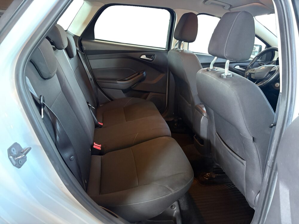 auto-Ford-Focus-IMN812-202605250953-12 auto-Ford-Focus-IMN812-202605250953-12