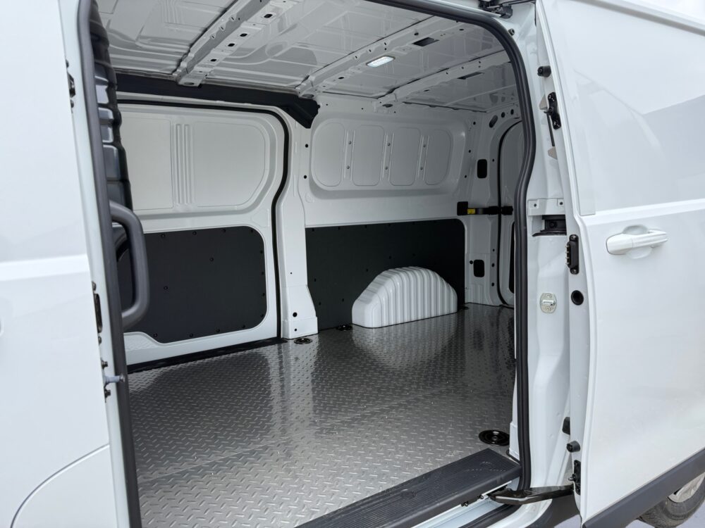 auto-Maxus-Deliver-7-MRJ266-202605201411-11 auto-Maxus-Deliver-7-MRJ266-202605201411-11