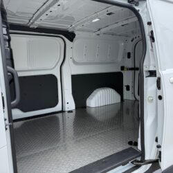auto-Maxus-Deliver-7-MRJ266-202605201411-11