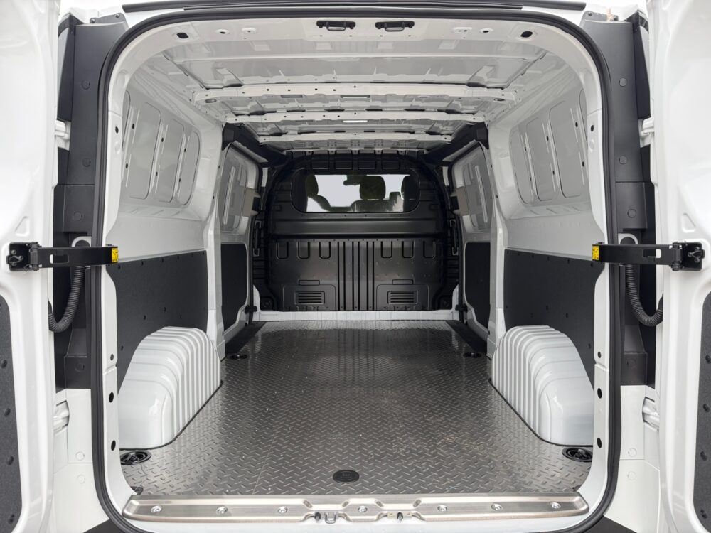 auto-Maxus-Deliver-7-MRJ266-202605201411-12 auto-Maxus-Deliver-7-MRJ266-202605201411-12