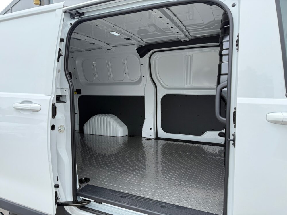 auto-Maxus-Deliver-7-MRJ266-202605201411-13 auto-Maxus-Deliver-7-MRJ266-202605201411-13