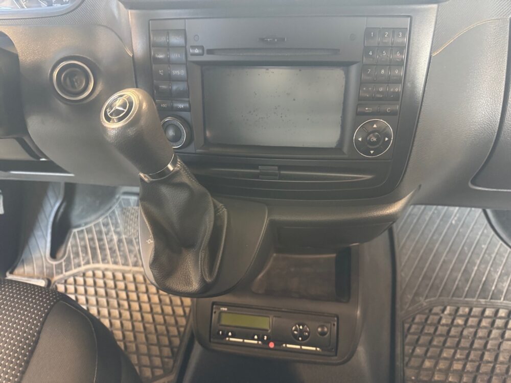 auto-Mercedes-Benz-Vito-VZU540-202605251005-11 auto-Mercedes-Benz-Vito-VZU540-202605251005-11
