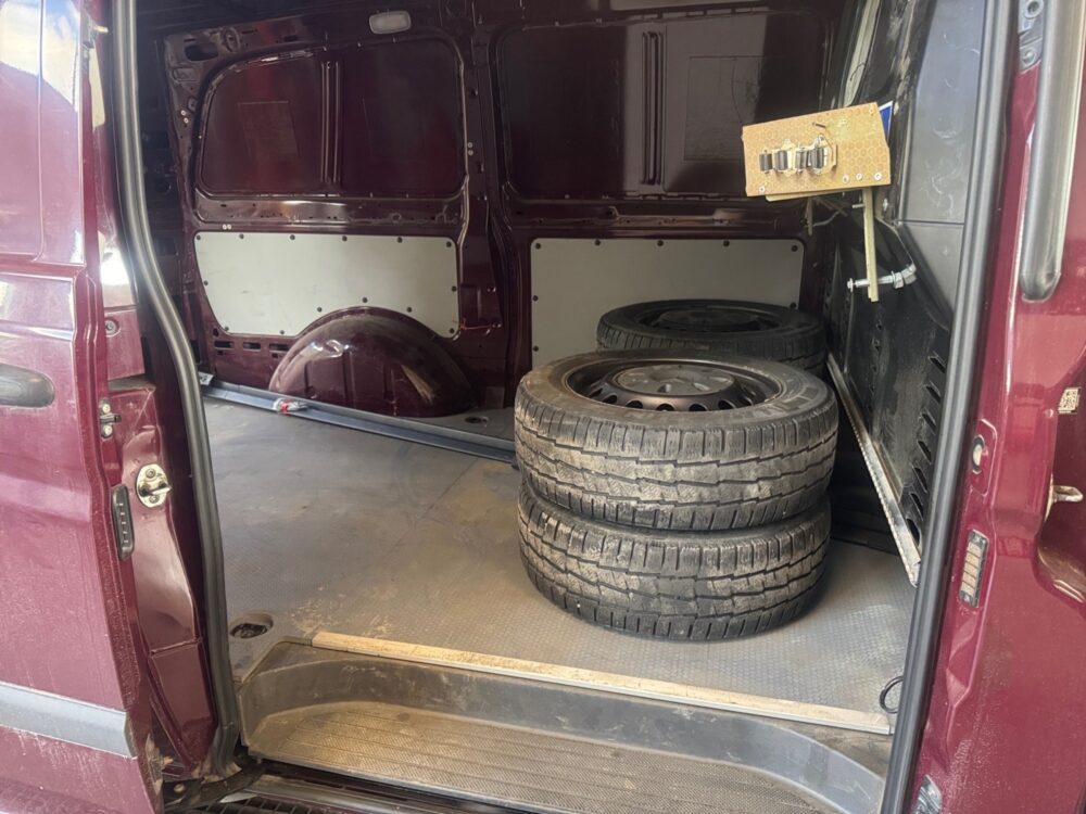 auto-Mercedes-Benz-Vito-VZU540-202605251005-14 auto-Mercedes-Benz-Vito-VZU540-202605251005-14