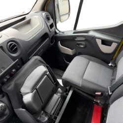 auto-Nissan-NV400-JJU168-202605041035-13
