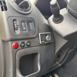 auto-Nissan-NV400-JJU168-202605041035-9