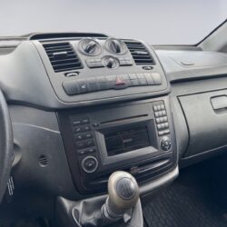 auto-Mercedes-Benz-Vito-YIB157-202606021345-10