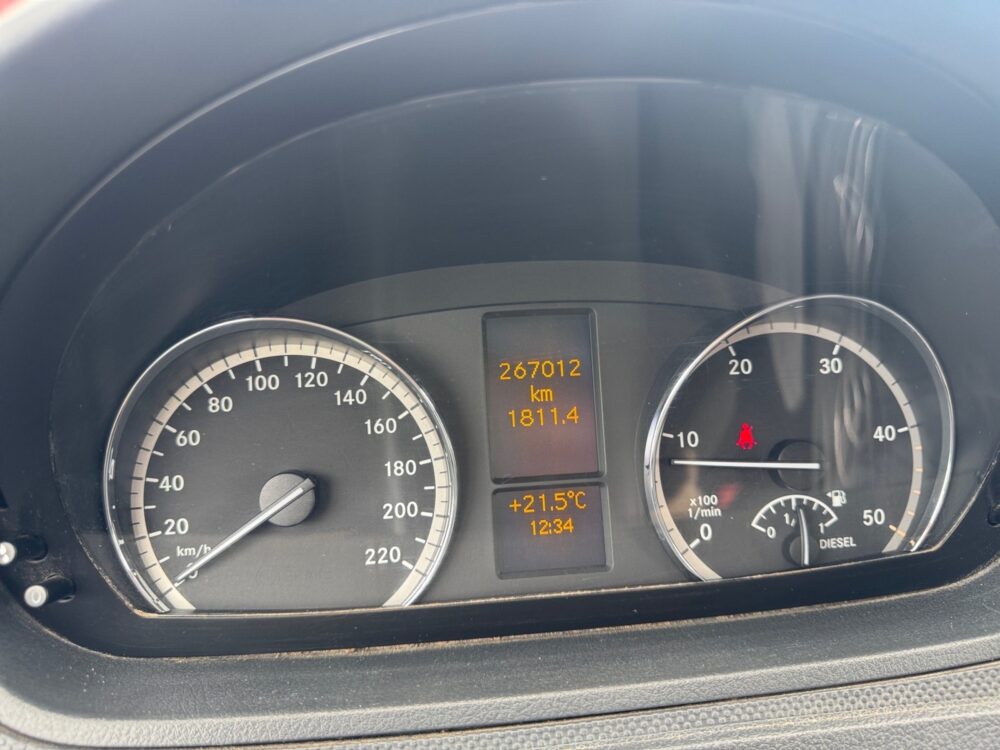 auto-Mercedes-Benz-Vito-YIB157-202606021345-11 auto-Mercedes-Benz-Vito-YIB157-202606021345-11