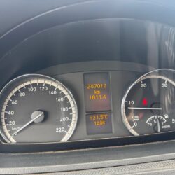 auto-Mercedes-Benz-Vito-YIB157-202606021345-11