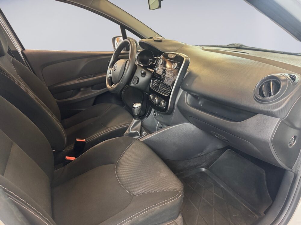 auto-Renault-Clio-VZE985-202606091339-10 auto-Renault-Clio-VZE985-202606091339-10