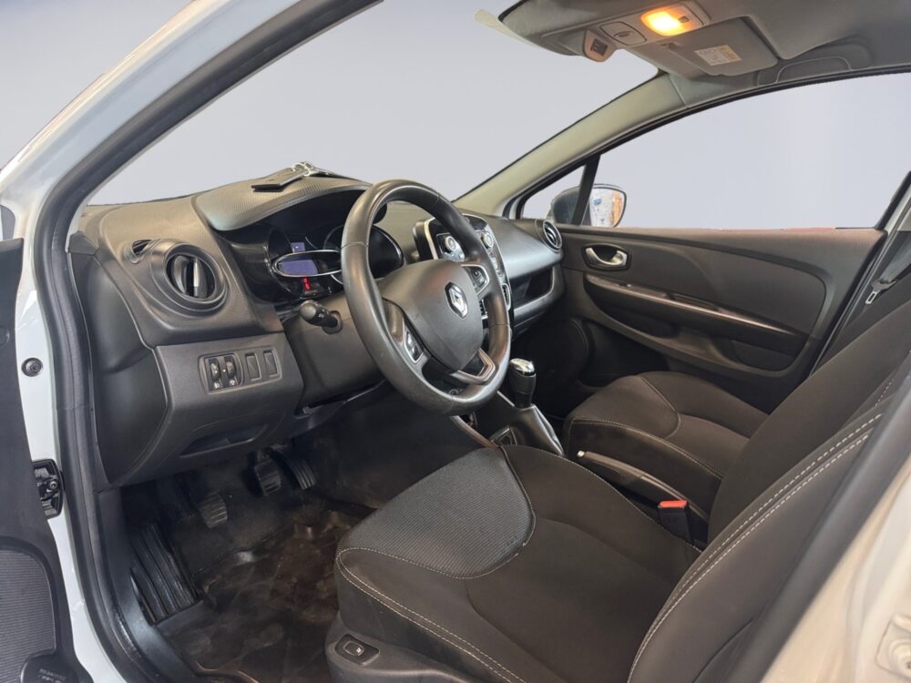 auto-Renault-Clio-VZE985-202606091339-8 auto-Renault-Clio-VZE985-202606091339-8