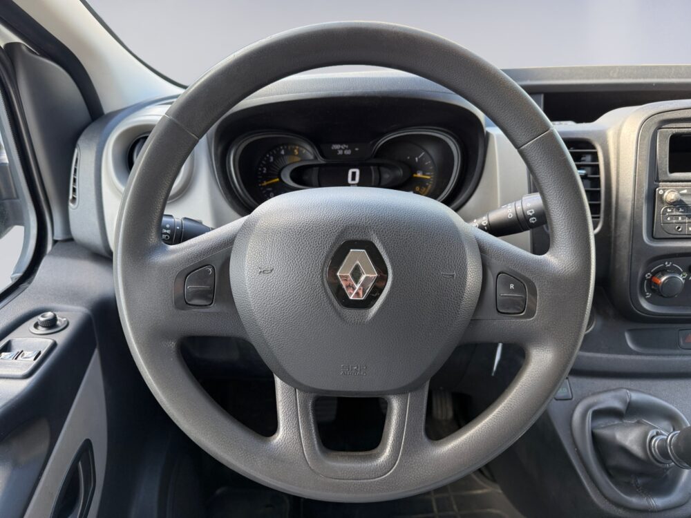 auto-Renault-Trafic-CJO167-202606021424-10 auto-Renault-Trafic-CJO167-202606021424-10
