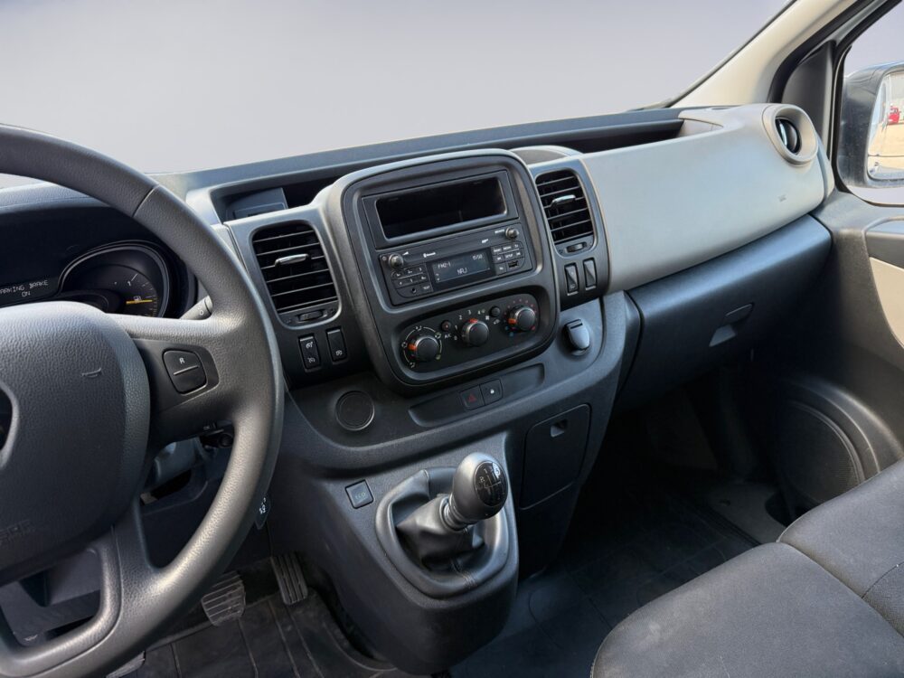 auto-Renault-Trafic-CJO167-202606021424-9 auto-Renault-Trafic-CJO167-202606021424-9