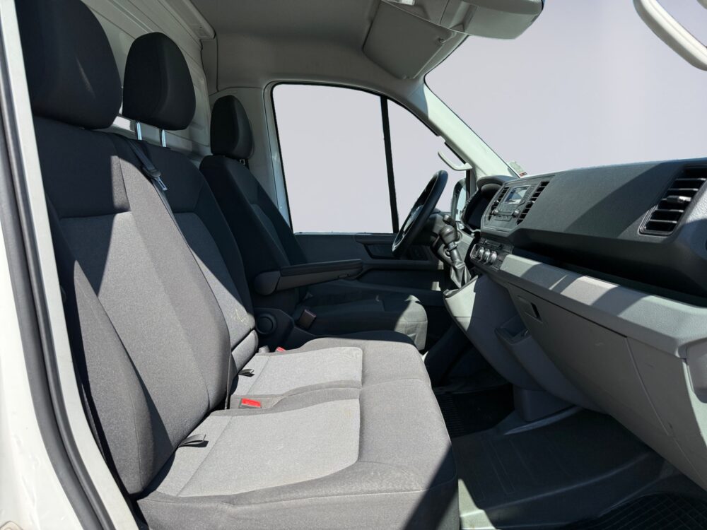 auto-Volkswagen-Crafter-EPJ425-202606041234-10 auto-Volkswagen-Crafter-EPJ425-202606041234-10