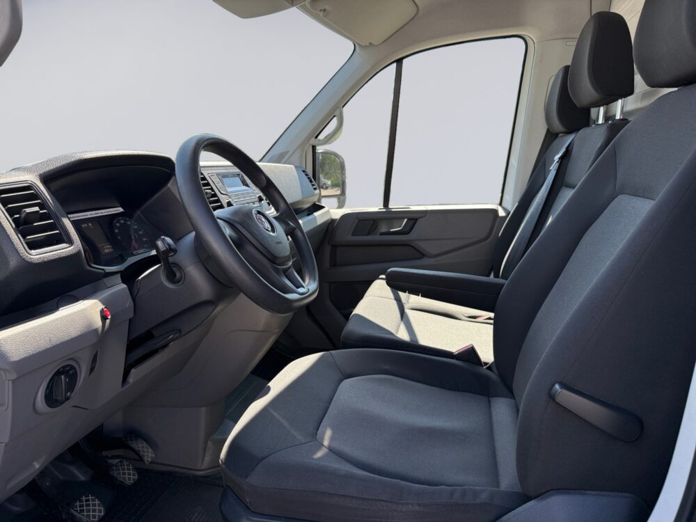 auto-Volkswagen-Crafter-EPJ425-202606041234-8 auto-Volkswagen-Crafter-EPJ425-202606041234-8
