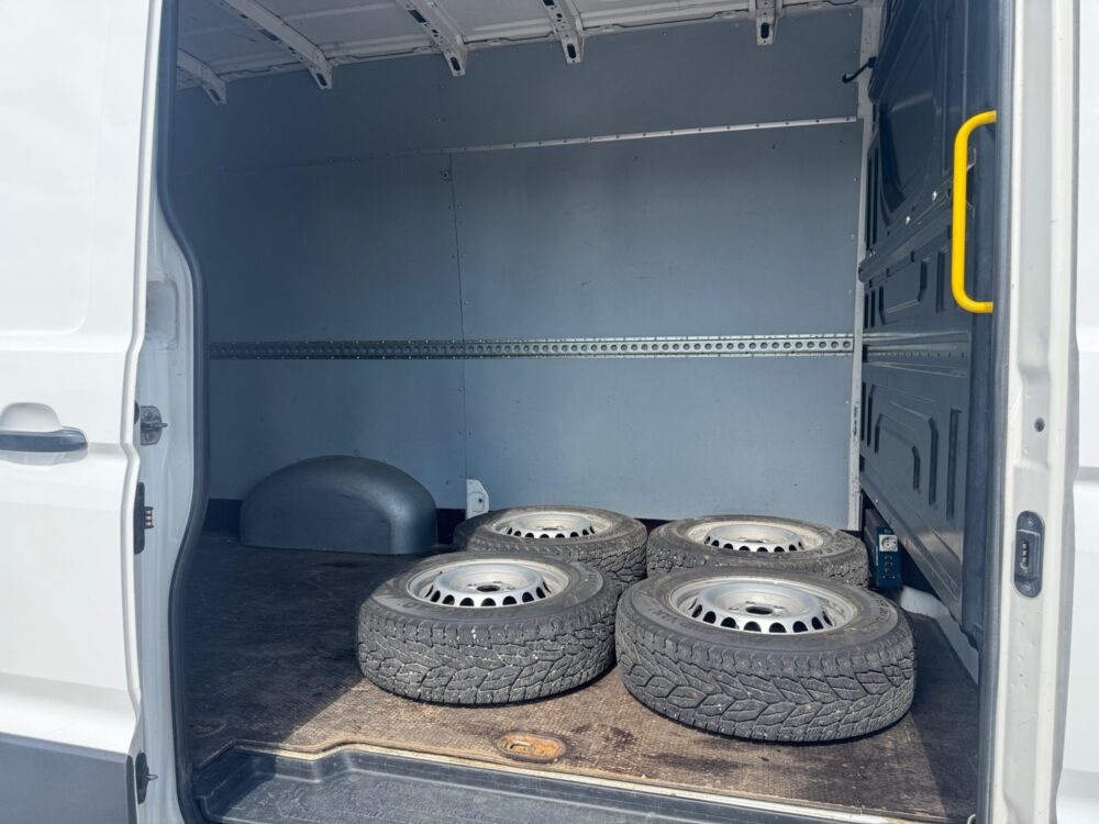 auto-Volkswagen-Crafter-SOH931-202606021111-13 auto-Volkswagen-Crafter-SOH931-202606021111-13
