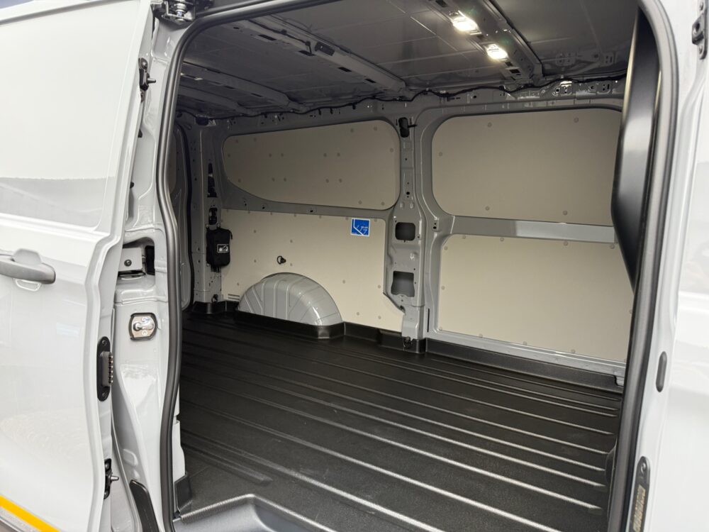 auto-Ford-Transit-Custom-SRU880-202607281326-8 auto-Ford-Transit-Custom-SRU880-202607281326-8