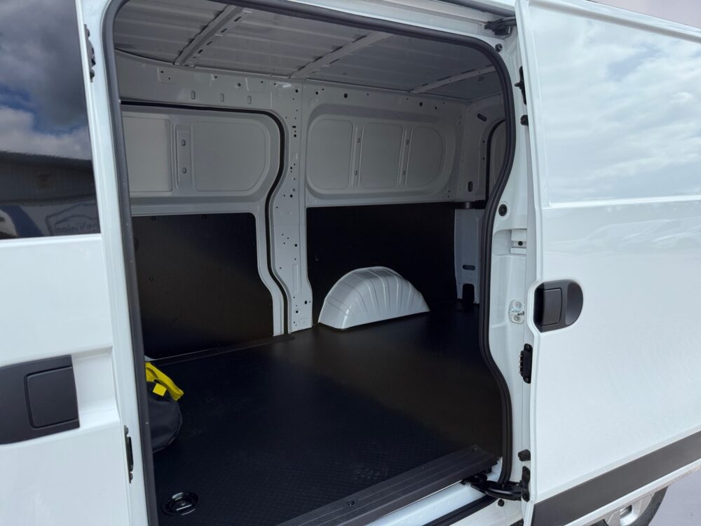 auto-Maxus-e-Deliver-5-ZPA202-202607161159-12 auto-Maxus-e-Deliver-5-ZPA202-202607161159-12