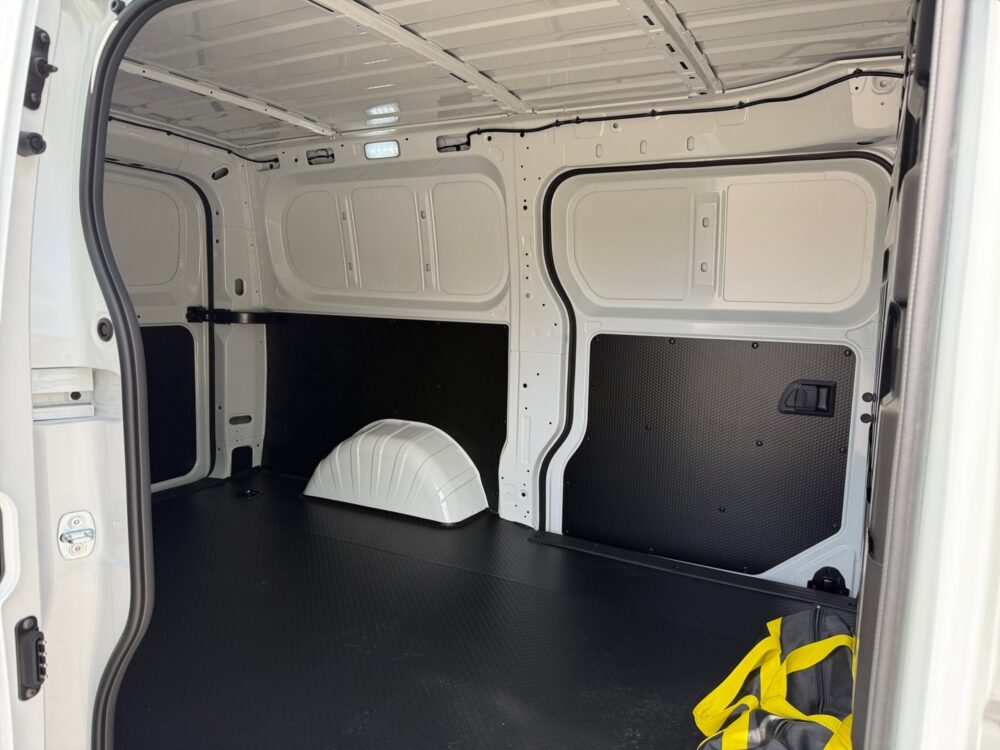 auto-Maxus-e-Deliver-5-ZPA202-202607161159-14 auto-Maxus-e-Deliver-5-ZPA202-202607161159-14