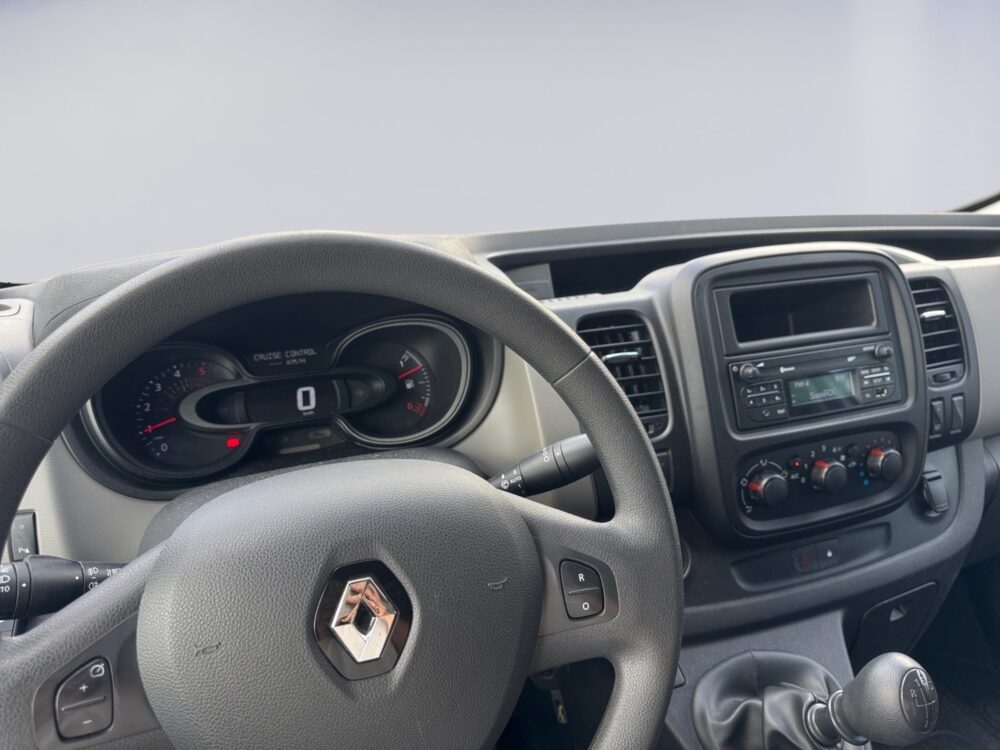 auto-Renault-Trafic-IOH424-202607241136-10 auto-Renault-Trafic-IOH424-202607241136-10
