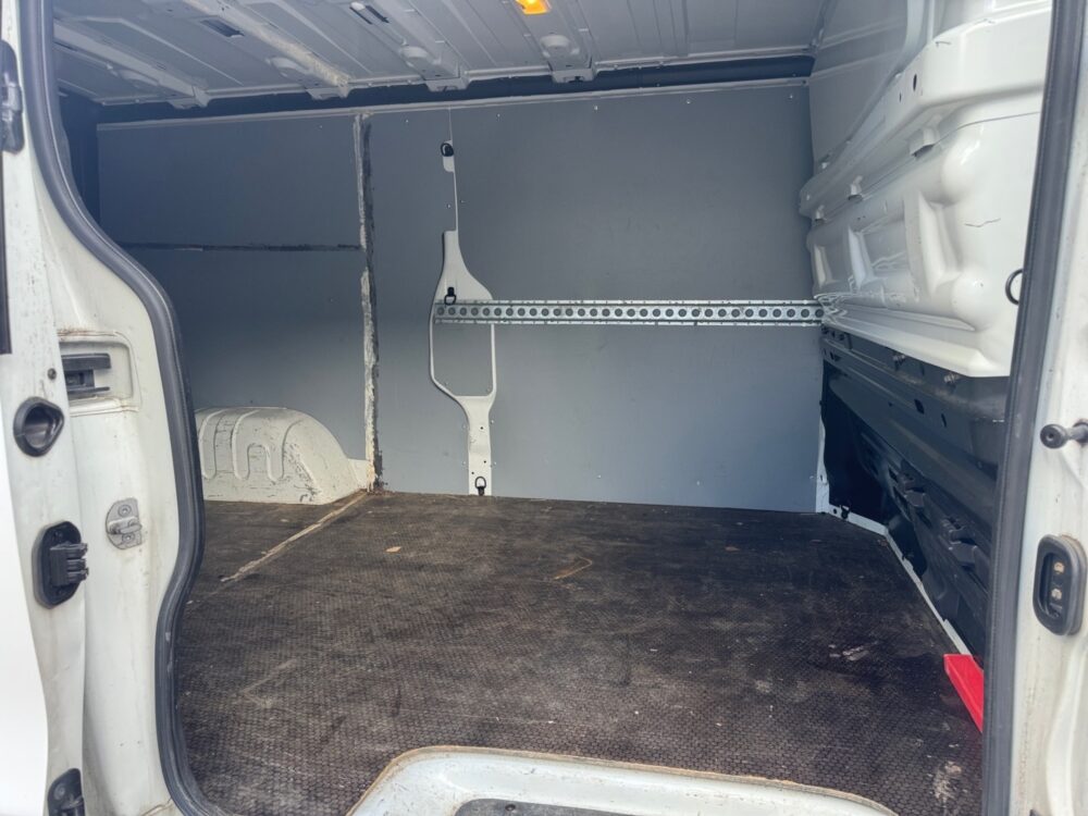 auto-Renault-Trafic-IOH424-202607241136-12 auto-Renault-Trafic-IOH424-202607241136-12