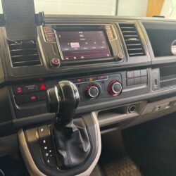 auto-Volkswagen-Transporter-ZKR495-202607071455-12