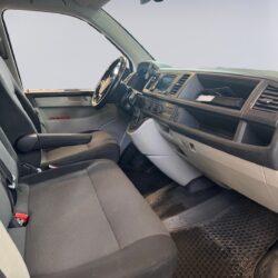 auto-Volkswagen-Transporter-ZKR495-202607071455-13