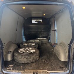 auto-Volkswagen-Transporter-ZKR495-202607071455-14