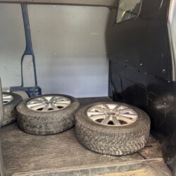 auto-Volkswagen-Transporter-ZKR495-202607071455-15