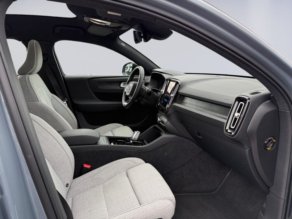 auto-Volvo-C40-GRJ906-202607091555-12 auto-Volvo-C40-GRJ906-202607091555-12