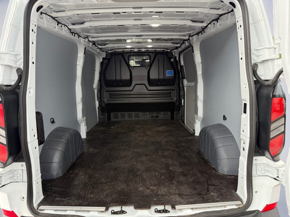 auto-Ford-Transit-Custom-JOH638-202608241641-11 auto-Ford-Transit-Custom-JOH638-202608241641-11