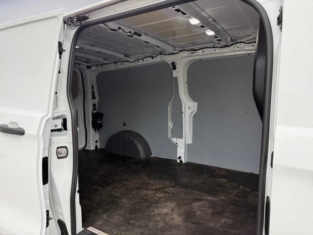 auto-Ford-Transit-Custom-JOH638-202608241641-12 auto-Ford-Transit-Custom-JOH638-202608241641-12