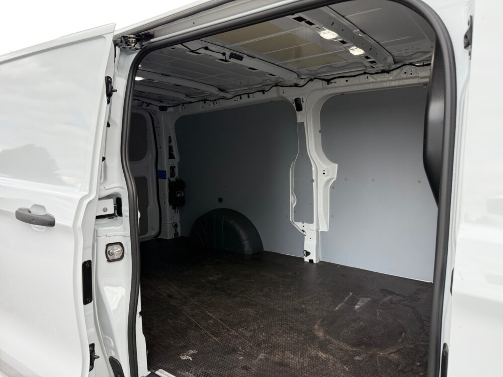 auto-Ford-Transit-Custom-JOI849-202608181353-14 auto-Ford-Transit-Custom-JOI849-202608181353-14