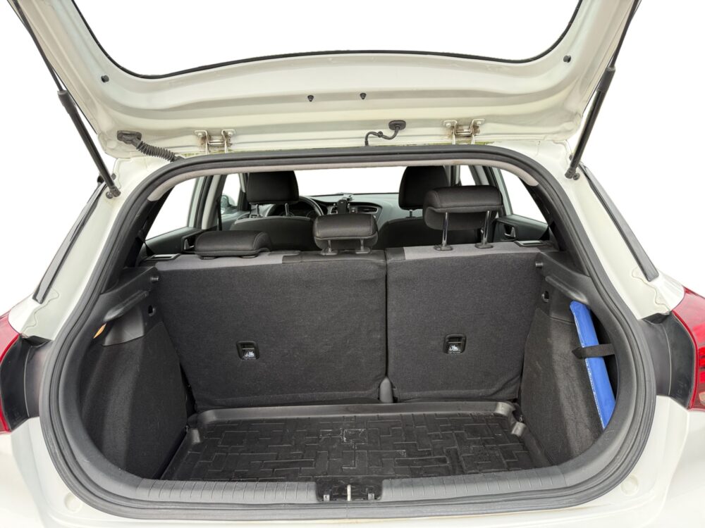 auto-Hyundai-i20-Hatchback-MUY319-202608051520-14 auto-Hyundai-i20-Hatchback-MUY319-202608051520-14