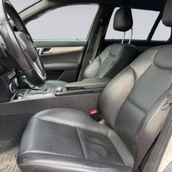 auto-Mercedes-Benz-C-OUJ574-202608011349-11