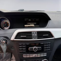 auto-Mercedes-Benz-C-OUJ574-202608011349-12
