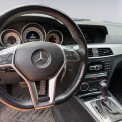 auto-Mercedes-Benz-C-OUJ574-202608011349-13