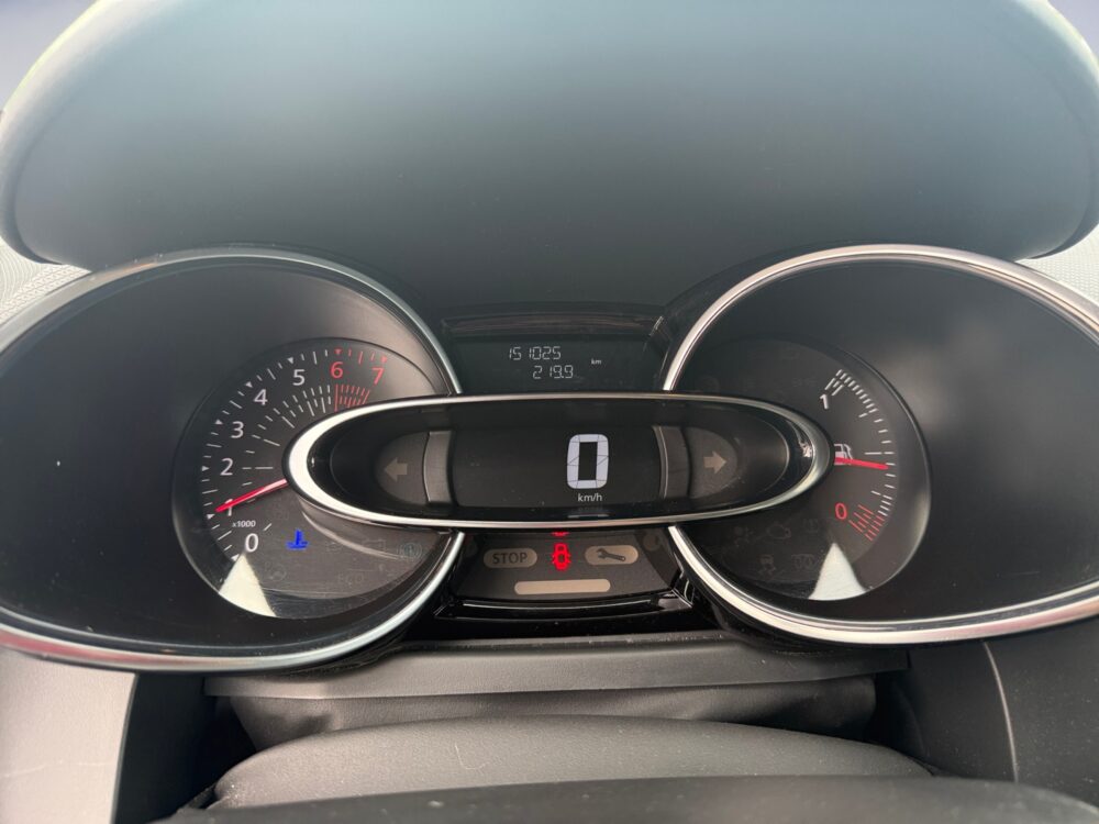 auto-Renault-Clio-ZMK706-202608051656-10 auto-Renault-Clio-ZMK706-202608051656-10