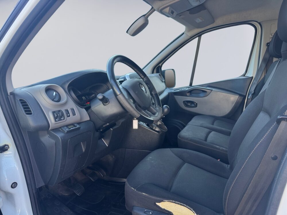 auto-Renault-Trafic-ERK602-202608261203-8 auto-Renault-Trafic-ERK602-202608261203-8