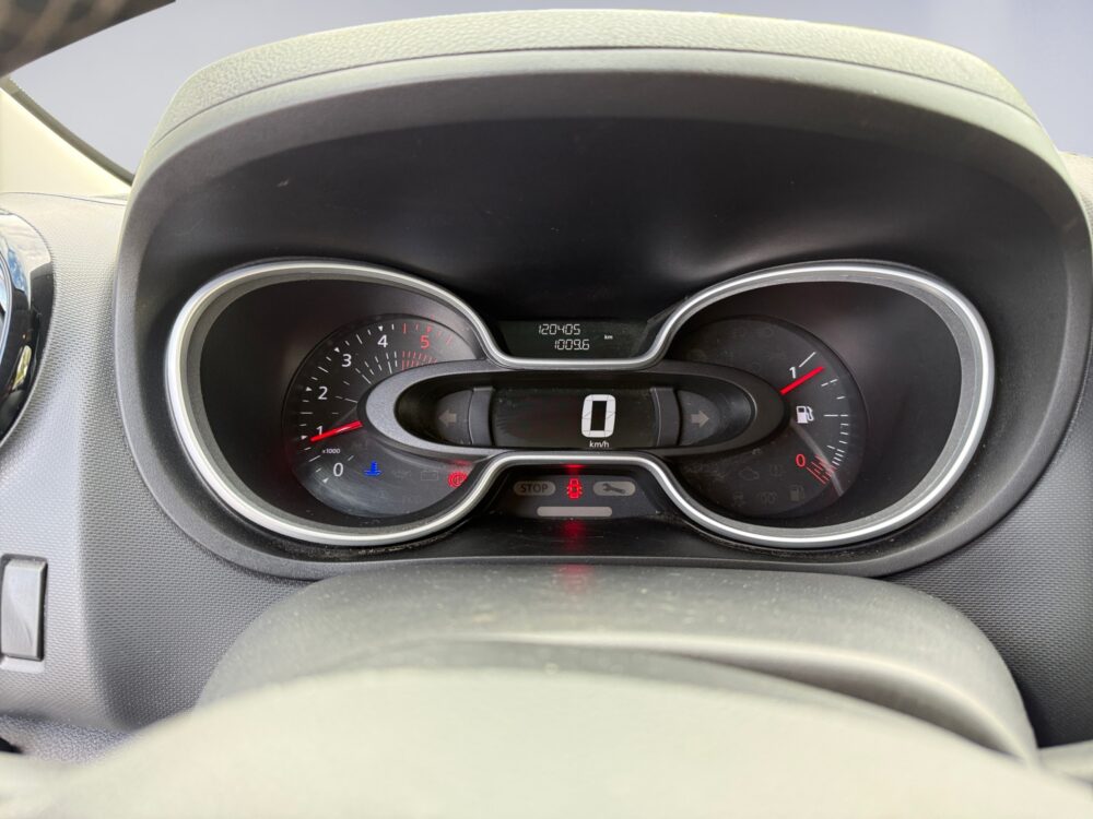 auto-Renault-Trafic-KTS973-202608211725-11 auto-Renault-Trafic-KTS973-202608211725-11