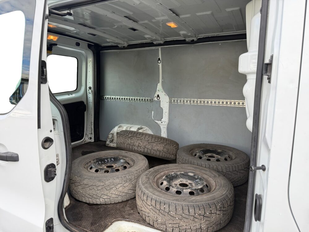 auto-Renault-Trafic-KTS973-202608211725-14 auto-Renault-Trafic-KTS973-202608211725-14