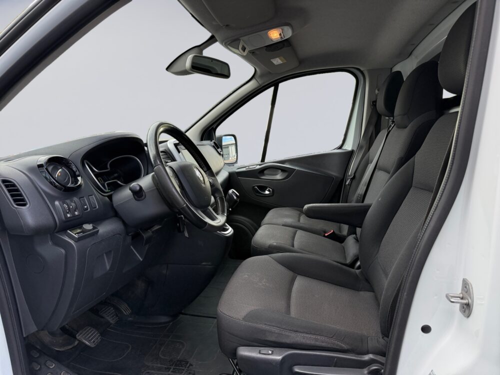 auto-Renault-Trafic-KTS973-202608211725-8 auto-Renault-Trafic-KTS973-202608211725-8